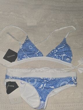 New With Tag lululemon athletica Blue and White Floral Triangle Bikini Set Epic